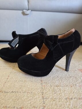 Black Velvet Bow Platform High Heels - Women's Dress Pumps